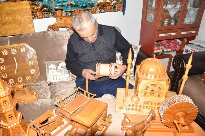 Ahşabı Sabırla İşleyerek Sanat Eserine Dönüştürüyor