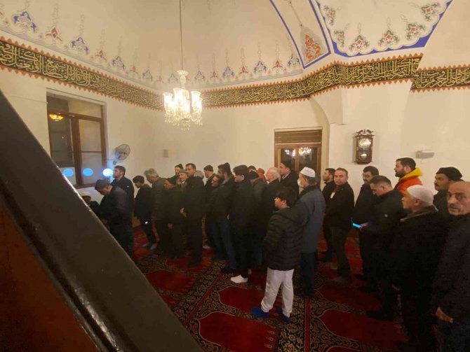 Sakal-ı Şerif’i Görebilmek İçin Sıraya Girdiler