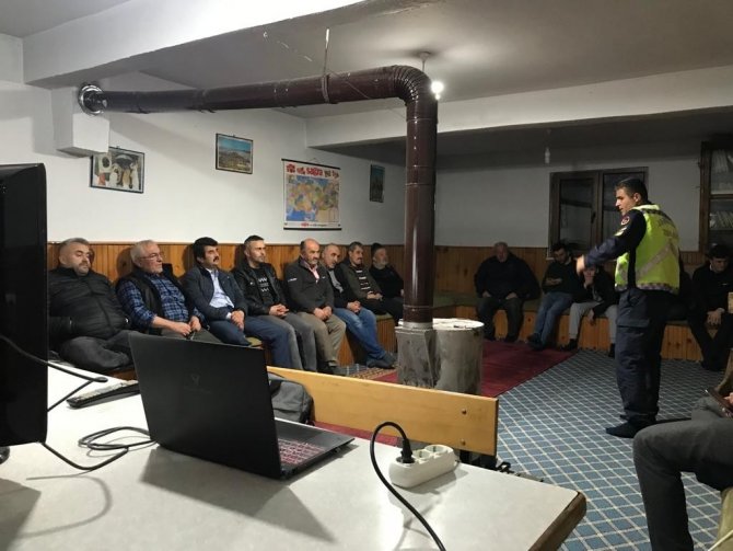 Köylüler Tarım Araçlarının Güvenli Kullanımı Konusunda Bilgilendirildi