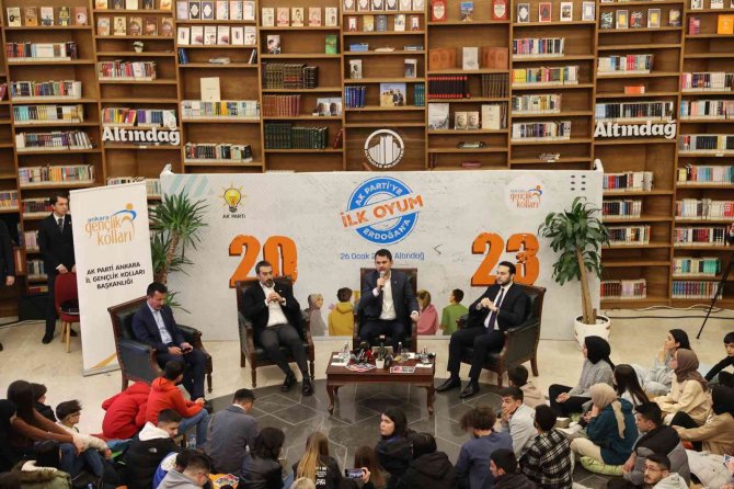 Çevre, Şehircilik Ve İ̇klim Değişikliği Bakanı Kurum, Ankara’da Gençlerle Bir Araya Geldi