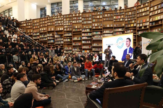 Çevre, Şehircilik Ve İ̇klim Değişikliği Bakanı Kurum, Ankara’da Gençlerle Bir Araya Geldi