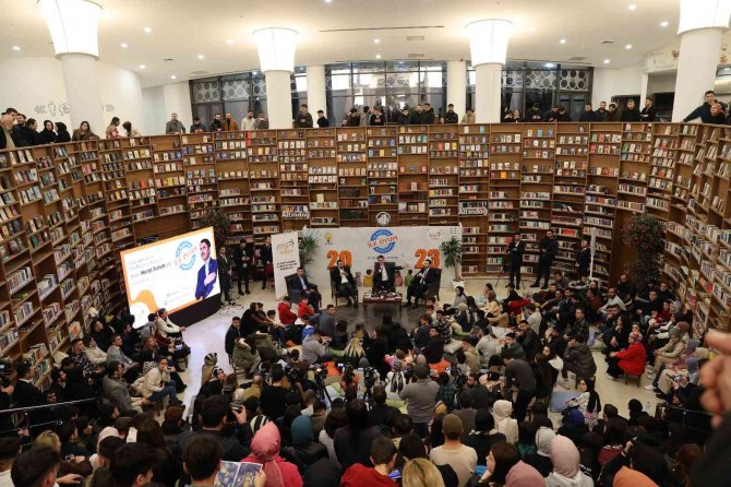 Çevre, Şehircilik Ve İ̇klim Değişikliği Bakanı Kurum, Ankara’da Gençlerle Bir Araya Geldi