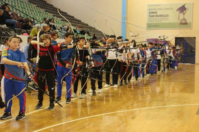 Denizli’de Okçular 2023’ün İlk Atışını Yaptı