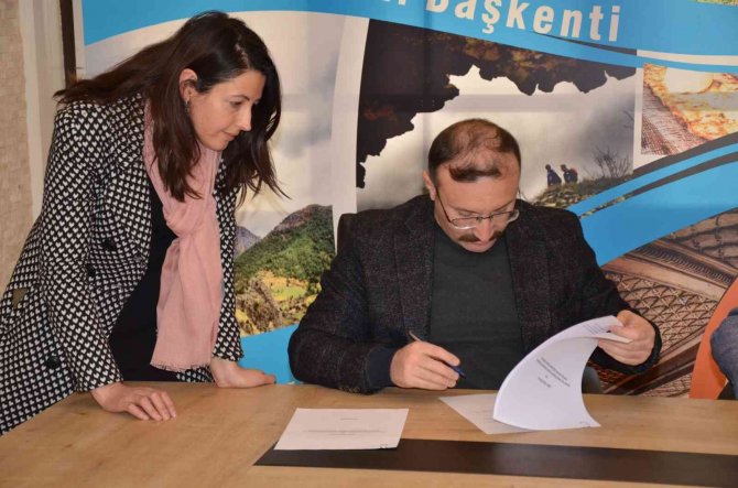 Emet Belediyesi’nden İhtiyaç Sahibi Yaşlılara Ücretsiz Berber Ve Kuaför Hizmeti