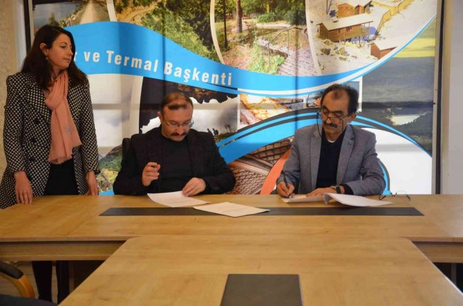 Emet Belediyesi’nden İhtiyaç Sahibi Yaşlılara Ücretsiz Berber Ve Kuaför Hizmeti