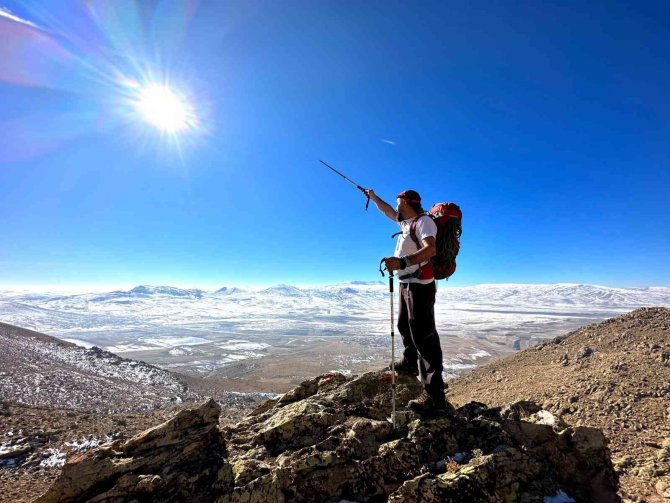 Türkiye’nin En Soğuk İlçesindeki Dağa Kolsuz Tişörtle Çıktılar