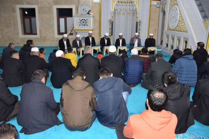 Hakkari’de Regaip Kandili Dualarla İdrak Edildi