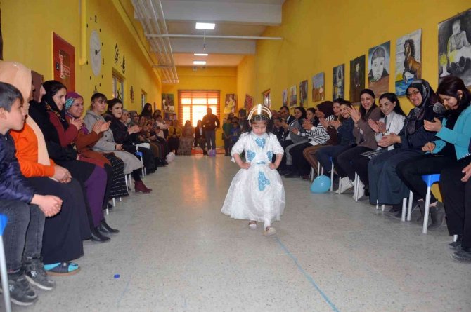 Atık Malzemelerden Üretilen Kıyafetler Görücüye Çıkarıldı