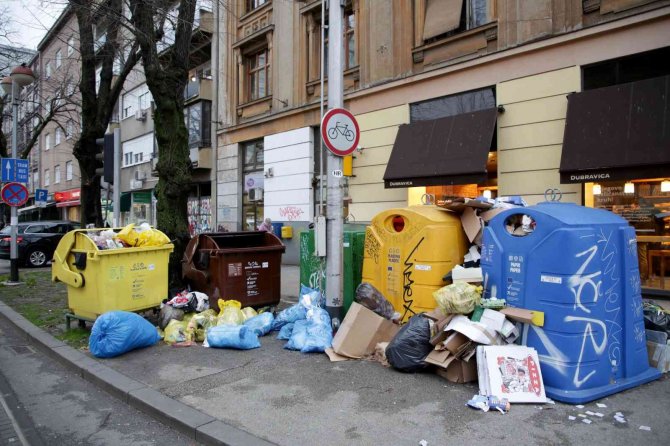 Zegreb Sokakları Çöp Yığınlarıyla Doldu
