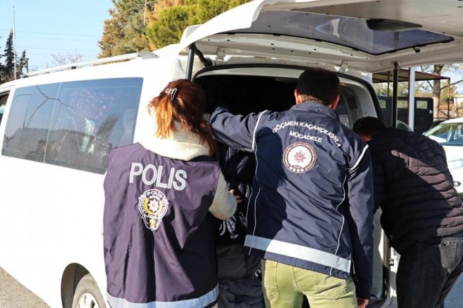 81 İldeki Huzur Operasyonunda 716 Düzensiz Göçmen Yakalandı