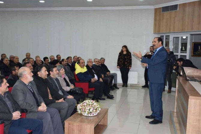 Mahalle Ve Köy Muhtarlarına Aile Eğitimi Verildi