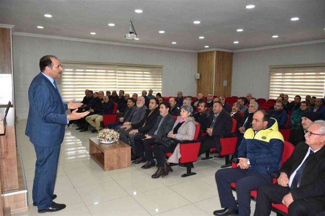 Mahalle Ve Köy Muhtarlarına Aile Eğitimi Verildi