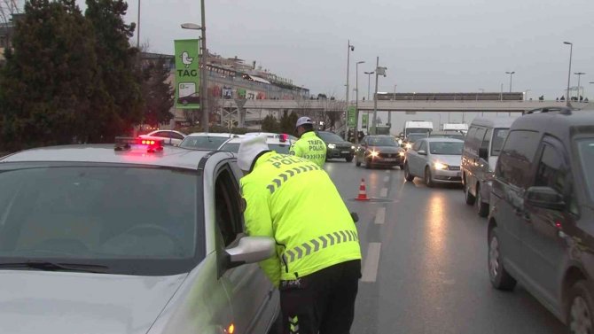 İ̇stanbul’da Usulsüz Çakar Ve Siren Denetimi Yapıldı