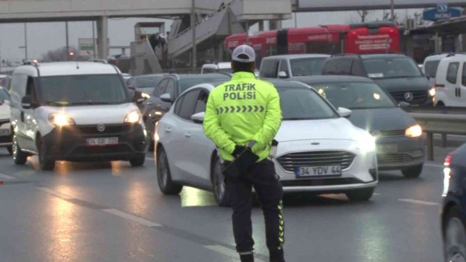 İ̇stanbul’da Usulsüz Çakar Ve Siren Denetimi Yapıldı