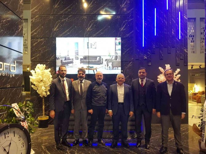 Başkan Büyükkılıç, İ̇stanbul Mobilya Fuarını Ziyaret Etti