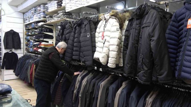 Kar Gelmeyince Kışlık Ürünler Rafta Kaldı: "Kuraklık Maalesef Esnafı Da Kuruttu"