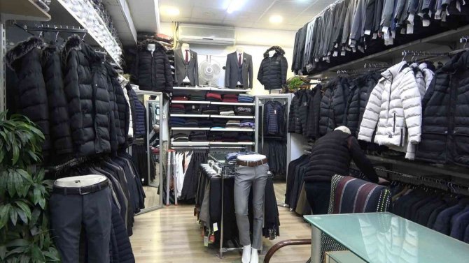 Kar Gelmeyince Kışlık Ürünler Rafta Kaldı: "Kuraklık Maalesef Esnafı Da Kuruttu"