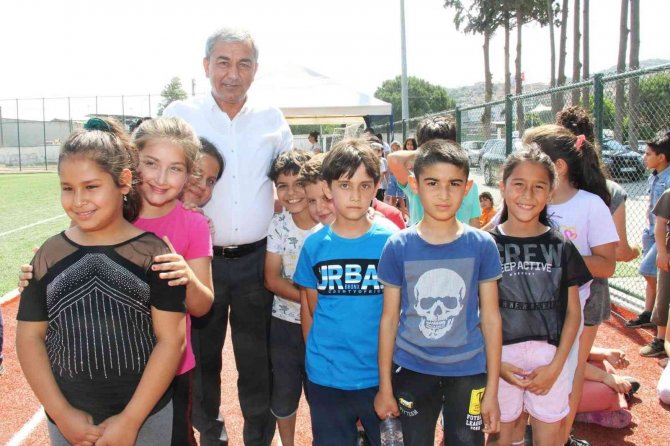 Başkan Kaplan’dan Çocuklara Karne Hediyesi