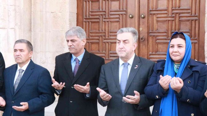 Devrinin Fakültesi Olan Cacabey Medresesi 5 Yıl Sonra İbadete Açıldı