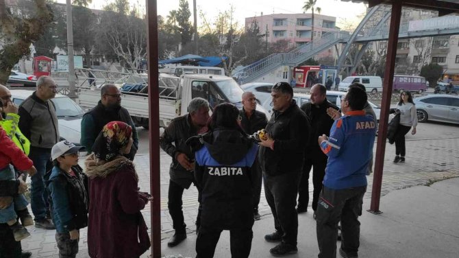 Evlere Kadar Giren Koku Mahalleliyi Tedirgin Etti