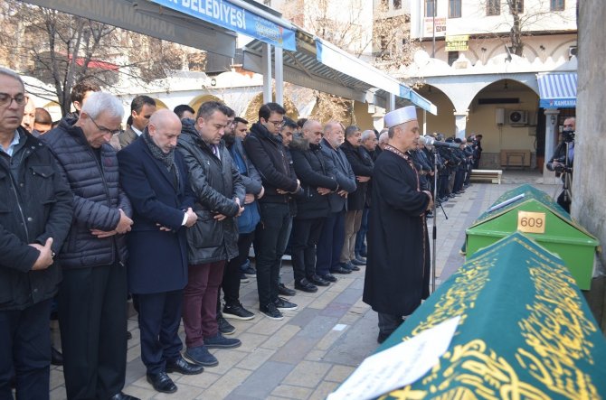 Mhp’li Eski Vekilin Ağabeyi Ve Yengesi Son Yolculuğuna Uğurlandı