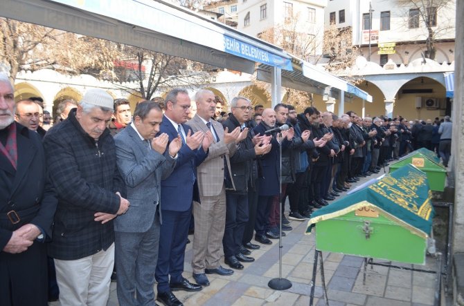 Mhp’li Eski Vekilin Ağabeyi Ve Yengesi Son Yolculuğuna Uğurlandı