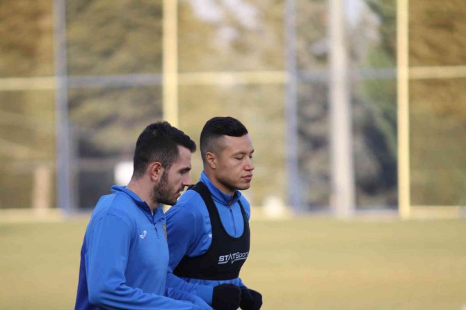 Ömer Erdoğan: “İ̇nşallah Taraftarlarımızın Önünde Güzel Bir Futbolla 3 Puanı Alan Taraf Oluruz”