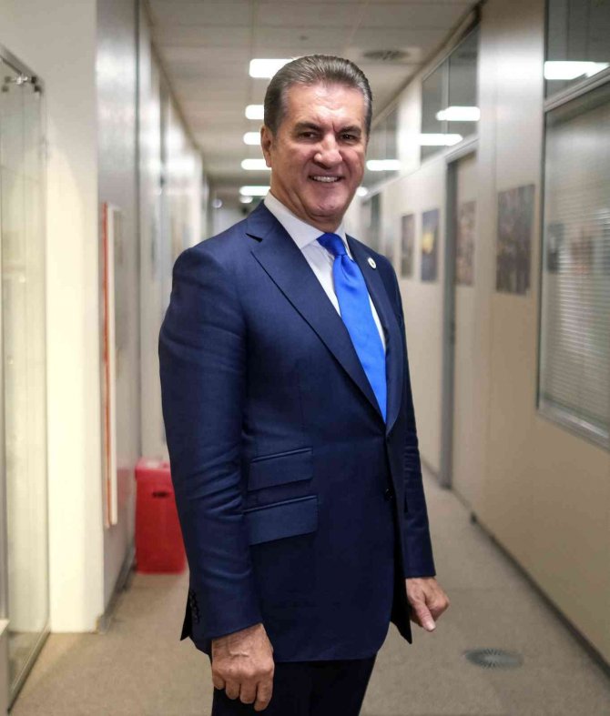 Tdp Genel Başkanı Mustafa Sarıgül’den İ̇sveç Başbakanı’na İ̇ncil Hediyesi