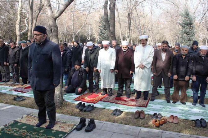 Konya’da Yağmur Duası Yapıldı