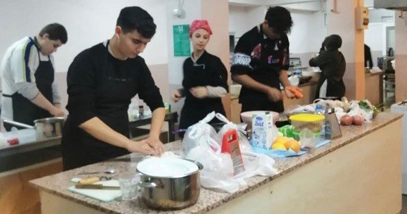 Öğrenciler Kendi Aralarında Yemek Yarışması Düzenledi