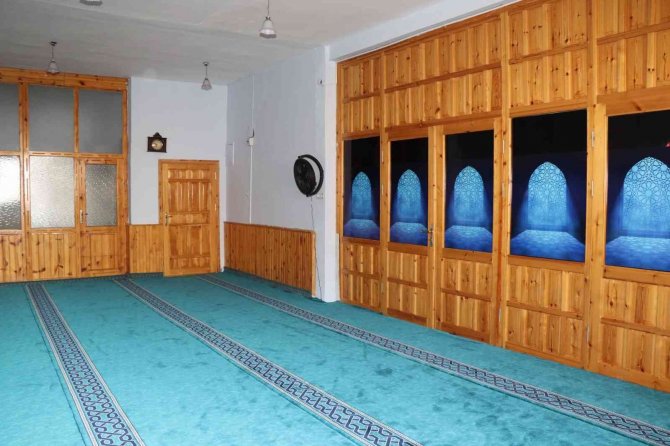Oltu Belediye Merkez Camisinin Halıları Değiştirildi