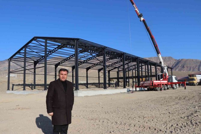 Oltu Osb’de Fabrikalar Tamamlanıyor