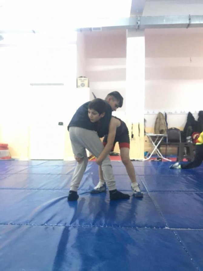 Osmaneli’de Miniklere Güreş Eğitimi