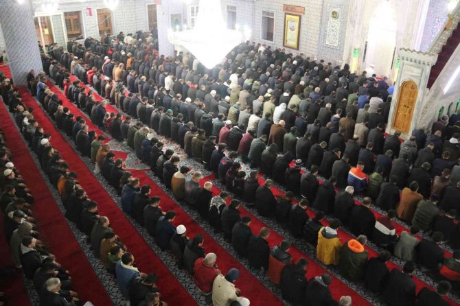 Peygamberler Şehrinde Regaip Kandili Coşkusu