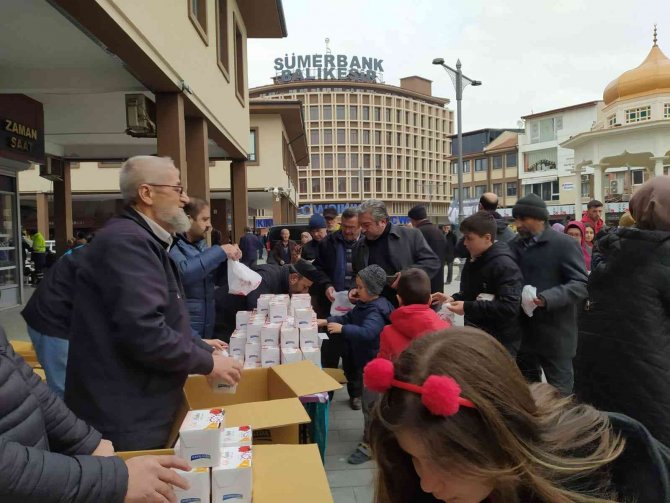 Balıkesir’de 24 Bin Paket Kandil Simidi Dağıtıldı