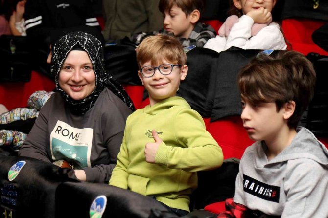 Karne Alan Miniklere "Afacan Maymun" Sürprizi