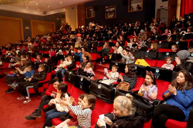 Karne Alan Miniklere "Afacan Maymun" Sürprizi