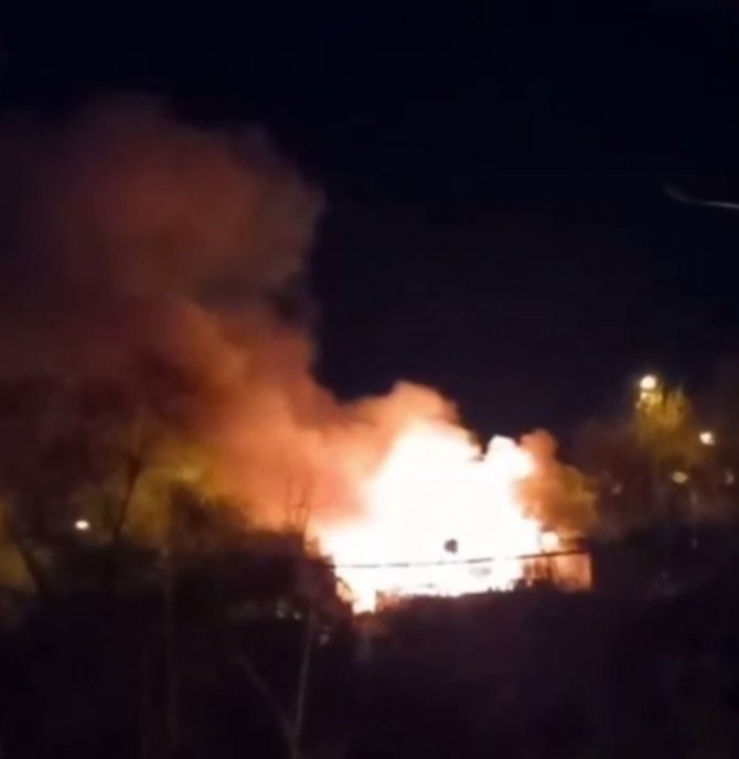 Sultangazi’de Gecekondu Yangını: 4 Kişi Dumandan Etkilendi