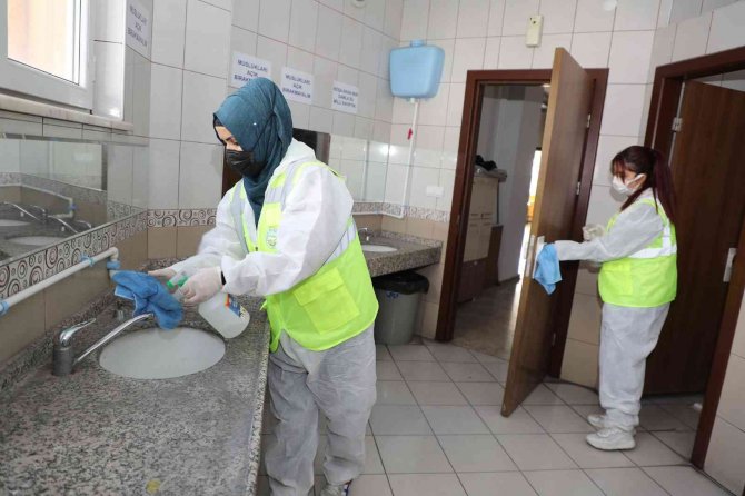 Talas’taki Okullarda Yarıyıl Tatili Temizliği