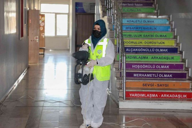 Talas’taki Okullarda Yarıyıl Tatili Temizliği