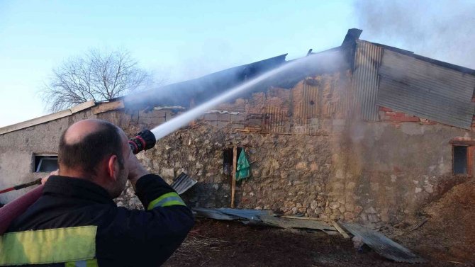 Tokat’ta Korkutan Yangın, Kış Günü Evsiz Kaldılar