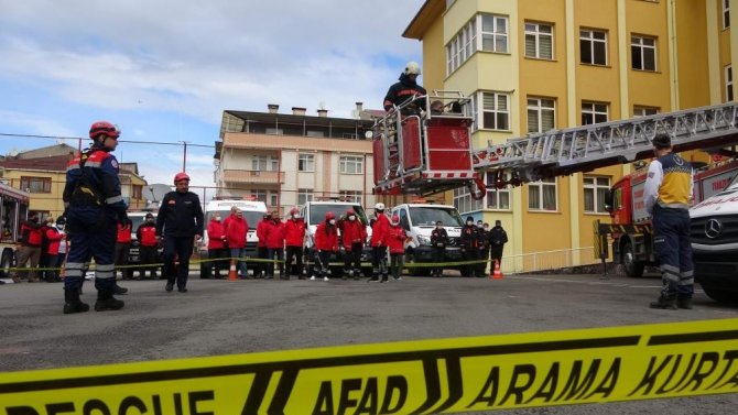 “Deprem Anı Ve Tahliye” Tatbikatlarına Yaklaşık 177 Bin Kişi Katıldı