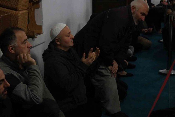 Sakaryalılar, Regaip Kandili’nde Camilere Akın Etti