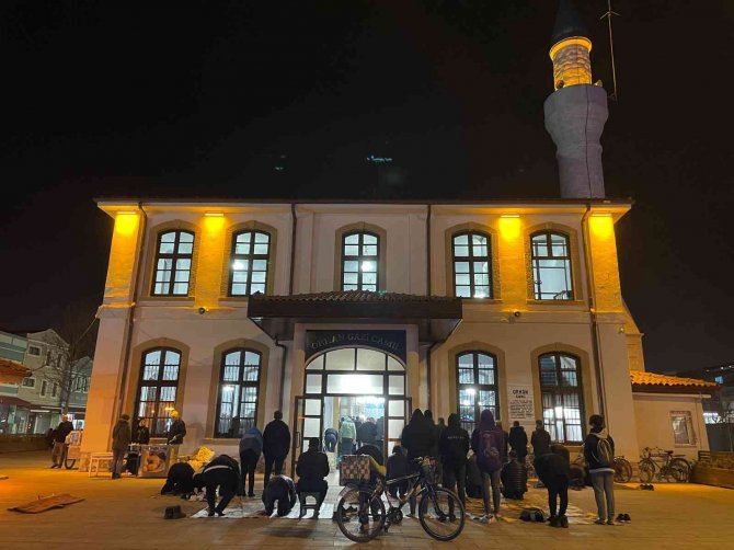 Sakaryalılar, Regaip Kandili’nde Camilere Akın Etti