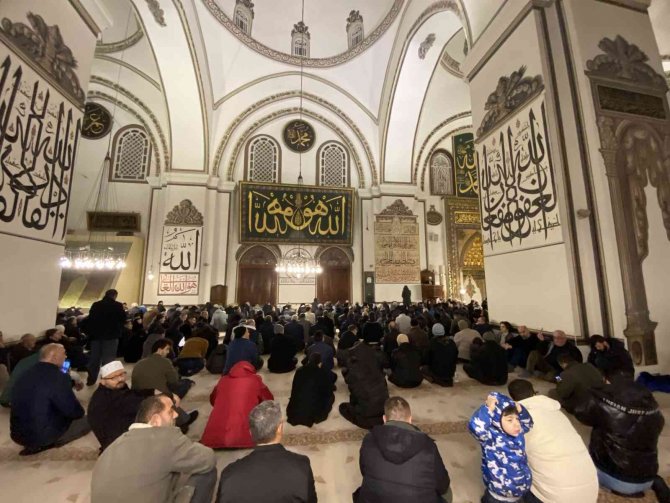 Bursalılar, Regaip Kandili’nde Ulu Cami’ye Akın Etti