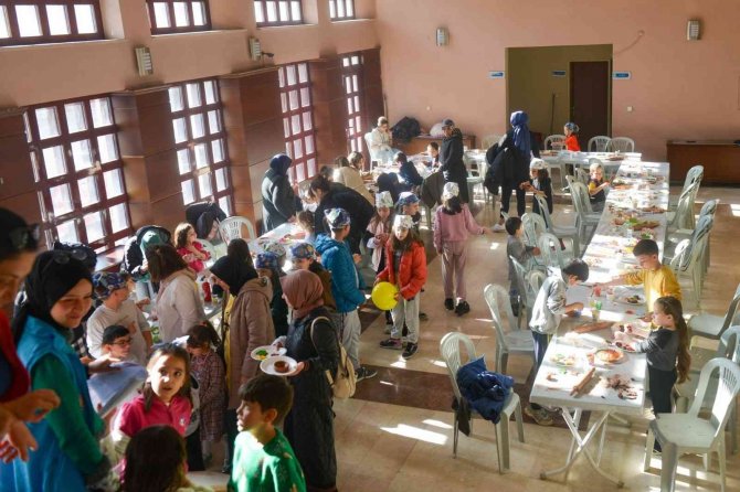 Uşaklı Çocuklar Tatili Dolu Dolu Geçiriyor