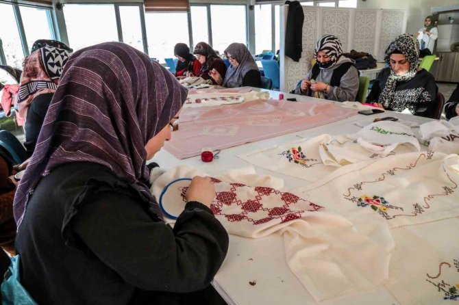 Kadınlar Büyükşehir Belediyesiyle Meslek Sahibi Oluyor