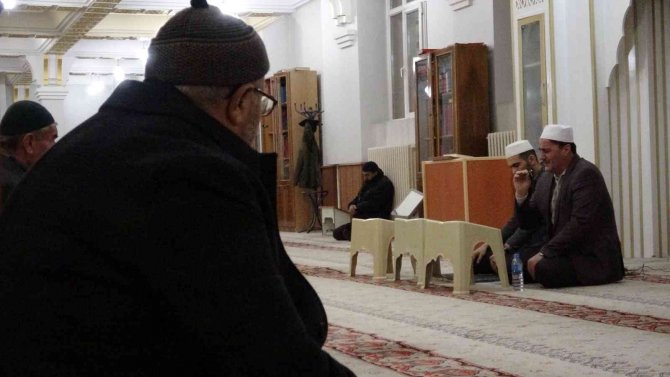 Van’da Regaip Kandili Dualarla İdrak Edildi