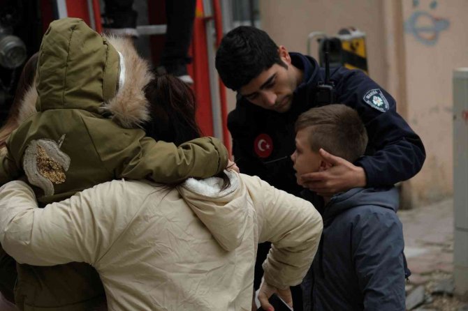 İ̇tfaiye Ekipleri Vatandaşları Kurtarmak İçin Zamanla Yarıştı