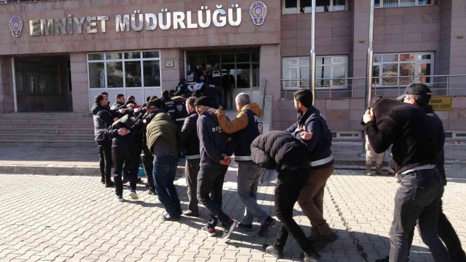 Uyuşturucu Operasyonunda 20 Tutuklama